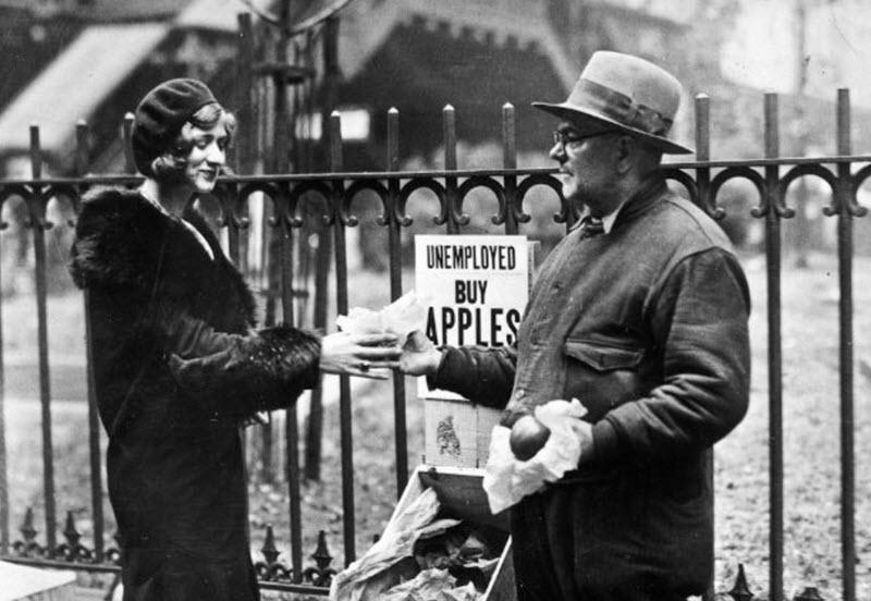 گالری عکس: دستفروشان سیب در نیویورک در عصر رکود بزرگ: هر سیب 5 سنت!